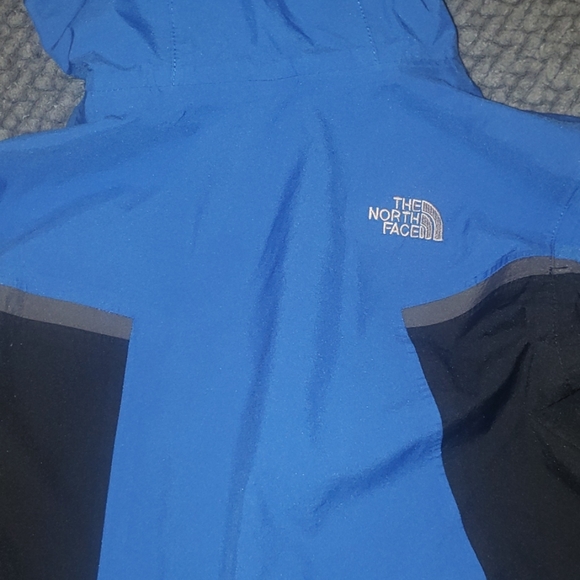 North face windbreaker - Picture 3 of 7